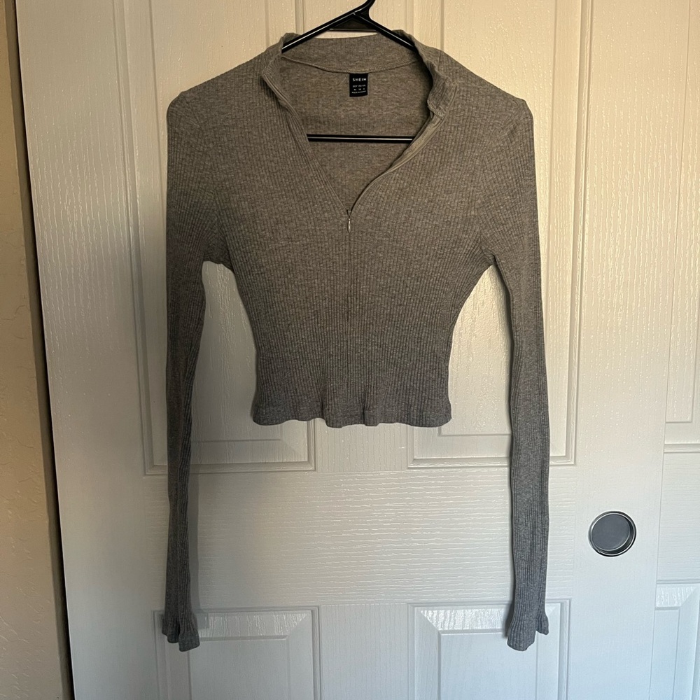 SHEIN Gray Ribbed Crop Top